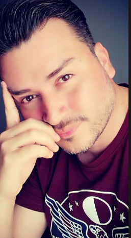 <em>Esteban V</em>